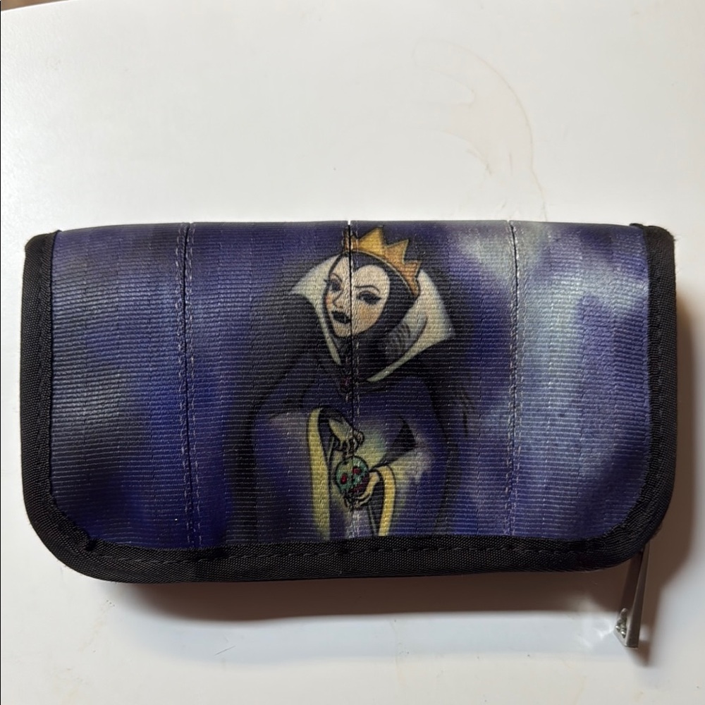 Disney Couture Snow White and the Evil Witch Harvey’s Seatbelt Wallet